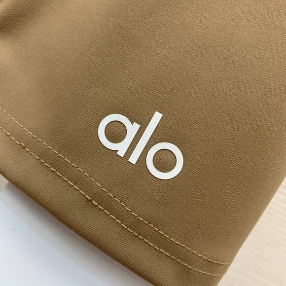 Women ALO Yoga shorts + tank top - Picture 3 of 9